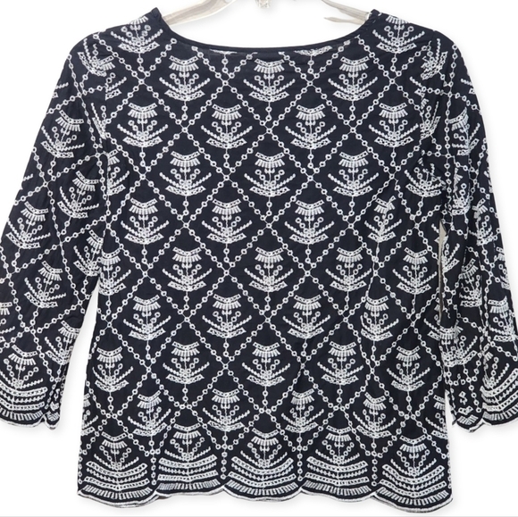 GAP Top w/embroidery sz S - Picture 3 of 6